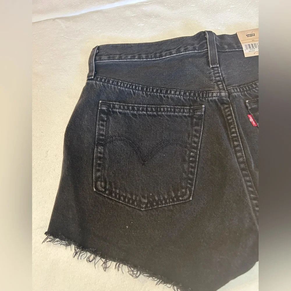 Levi’s NWT black 501 original fit high rise distressed black denim jean shorts